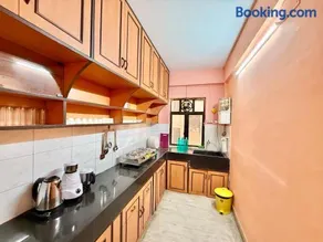 Elegant 2BHK Stay Near Iconic Chinatown, Tangra - AC - WiFi - Parking - Caretaker - Image 2