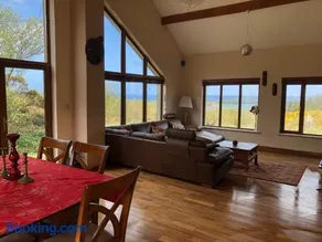 House with sea views close to Beach with WiFi and large kitchen and dining - Image 3