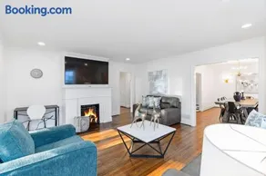 Elegant 4BR Oasis in Atlanta! - Image 4