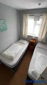 3 Bedroom House With Balcony Close To Beach - Image 4