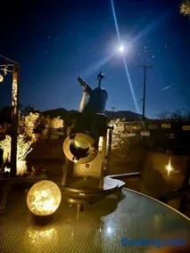 10 minutes to JTNP - Saltwater Float Pool, Hot Tub, Telescope, Fireplace and Views - Image 2