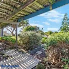 Kay's Place - Beachfront 3 Bedroom - Image 3