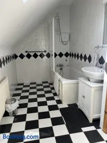 3 Bed Cosy Lahinch Home - Image 3