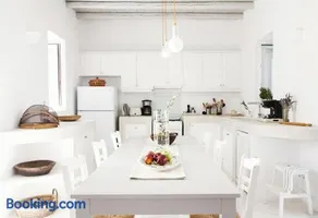 Luxury Villa Seafront - Image 1