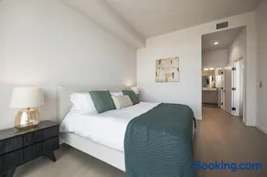 Seven Mile Penthouse Dream Hollywood View Pool - Image 5