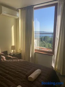 Galata View Apartment Sea Views & Free Parking - Image 1