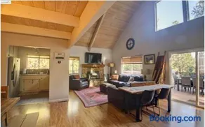 Large Deck & Spa & Games & Vaulted Ceiling Cabin - Image 4