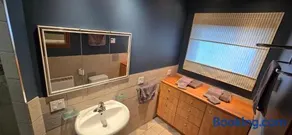 Private Guest Suite with 2 Rooms, Pool, Lake Access - Image 4
