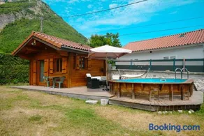Petit chalet avec piscine privée - Image 3