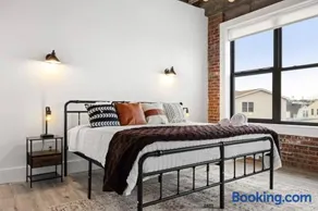 Luxury Stay for Groups Near NYC - Gym and Patio - Image 3