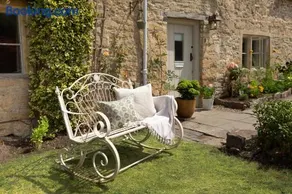 No9 Bibury - Picturesque Cotswold Cottage with incredible views over Arlington Row - Image 4