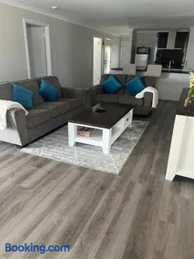 Modern Home in Quiet Albany Area - Image 2