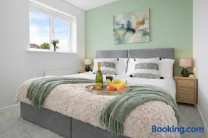 Detached House • Driveway Parking • Fast WiFi • Smart TV • Self-Check-In • Yoko Property - Image 3