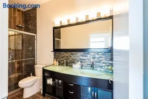 Skyline Vista Penthouse in the Queen City - Image 1