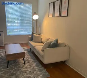 Holiday in LA - 1br with Free parking, Laundry, Pool - Image 3