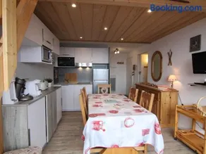 Apartment in Éclose Near Alpe d'Huez Center - Image 1