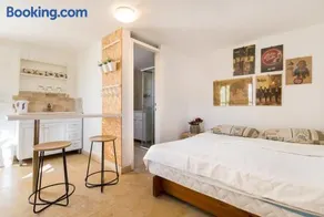 Designed Studio Apartment - Image 3