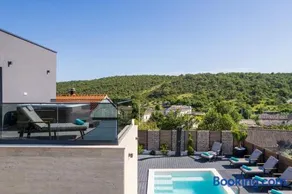 Casa con barbacoa, piscina privada y terraza - Image 2