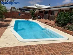 Beach House Opposite Ocean 4 Bed 2 Bathroom with pool - Image 2