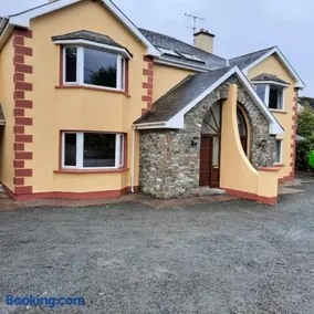 Phrey's Holiday Home - Image 2