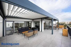 Apartment by the golf course - Image 4