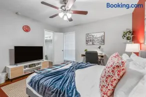 Homey 1BD TCU walkable - Image 3