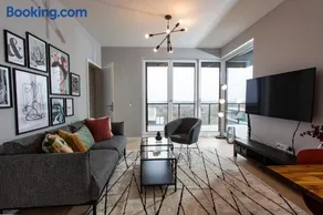 Waterfront Residence Free Private Parking - Image 1