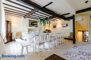 Spacious 5BR Home w/Game Room - Image 5