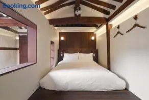 Luxury Hanok Stay Elegance - Image 3