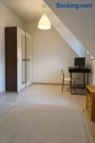 Lakeview Apartment - Image 2