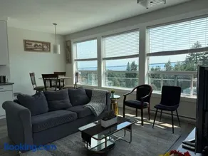 OceanVista Spacious 2BR 3BD 1BTH Free Parking Stunning Ocean and Mountain View - Image 5
