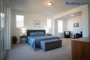 New Build 1BR Home Stunning Views Denver Access - Image 2