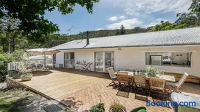 Coastal Vintage Cottage Brimming With Character and Charm Just Moments To Beaches, Bay and Cafes - Image 4