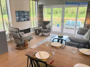 The Floating Home at Upton - Image 5
