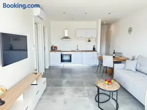 Rosa Holiday Villa - Sea View & Private Parking - Image 3