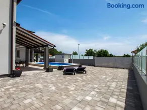 4 Stars Apartments-Pikula - Image 2