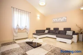 House Brigita 1762 - Image 2