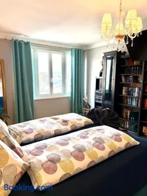 Center Apartment with 360° Rooftop - Image 4