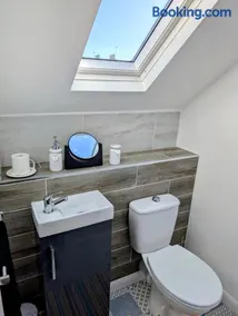 Aaron's apartment - Image 5