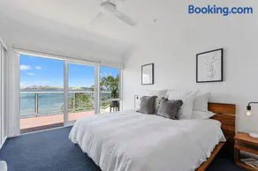 Sandy Bay Beachfront Oasis direct beach access - Image 3
