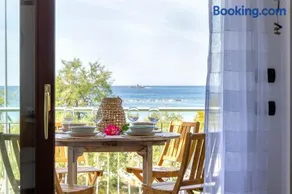Exclusive on the beach - Image 4