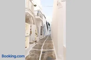 Traditional Myconian Studio in the heart of Chora - Image 2