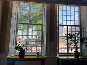 historic city apartment with private parking - Image 3