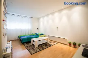 eazZynight Center Apartment - Image 2