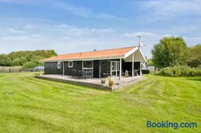 Beautiful 6-Person Holiday Home With Spa Near The Beach Perfect For Relaxation - Image 1