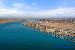 Lakeside Bliss 2BR, 1BA with All Modern Comforts - Image 4