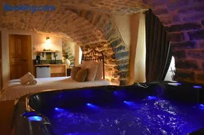 Hébergement insolite avec jacuzzi privatif Millau - Image 1