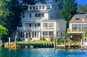 Dog-friendly riverfront home with dock, 2 balconies, waterside patio, & grill - Image 4