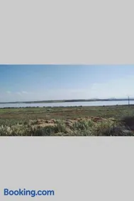 Casita de campo con vistas a una laguna - Image 4