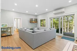 Kinney Cabin: 5-Bedroom Lakefront Home - Image 3